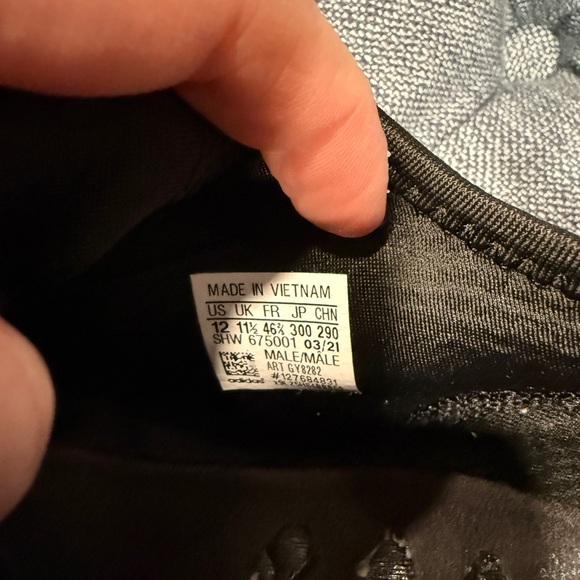 adidas NMD R1
V2 Script Pulse Yellow - Picture 4 of 4